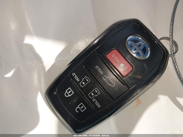 2022 TOYOTA SIENNA XSE — I11