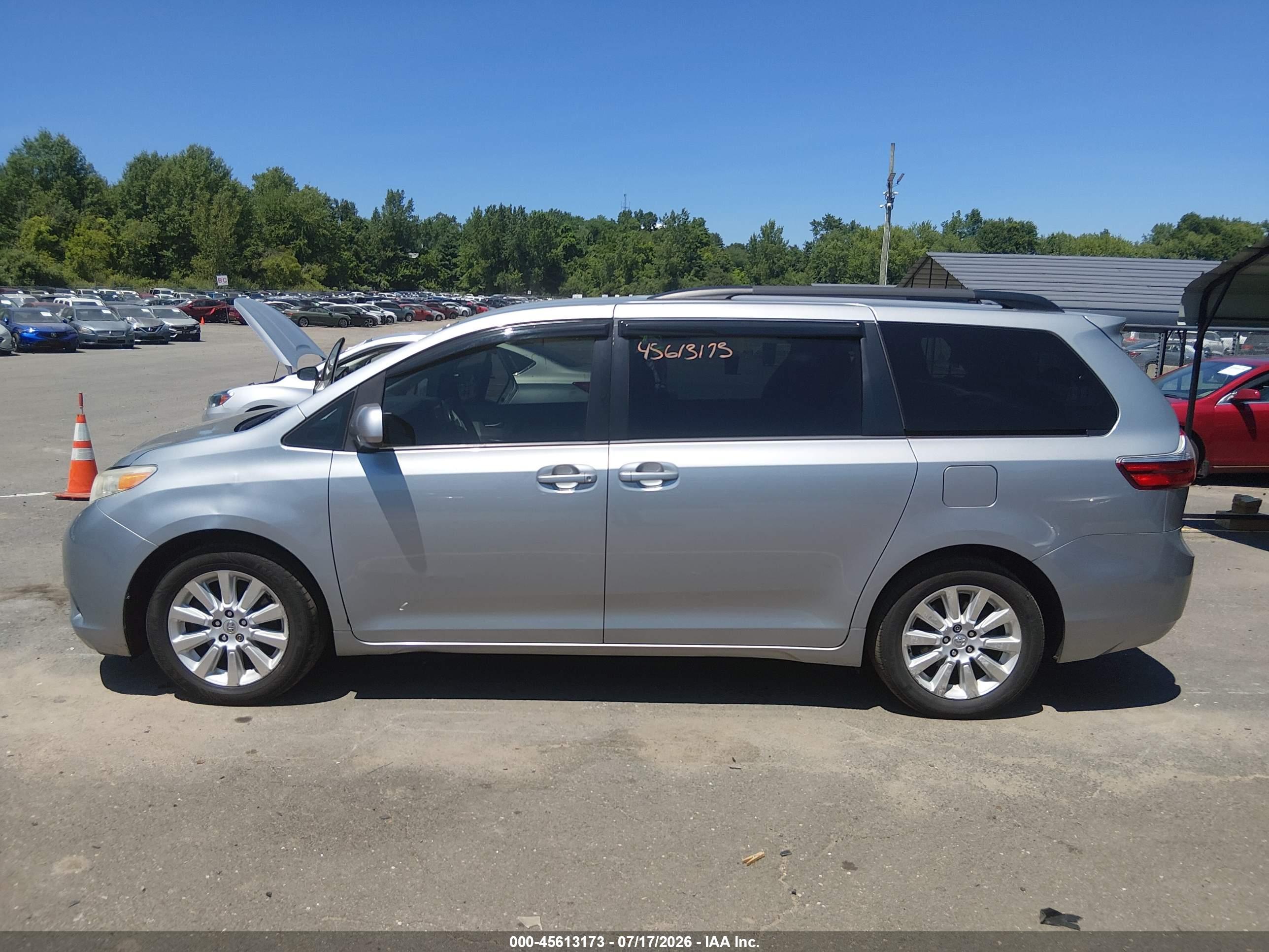 2015 TOYOTA SIENNA LE 7 PASSENGER