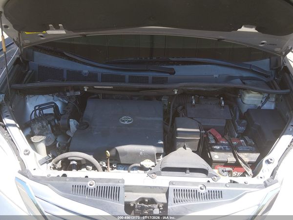 2015 TOYOTA SIENNA LE 7 PASSENGER