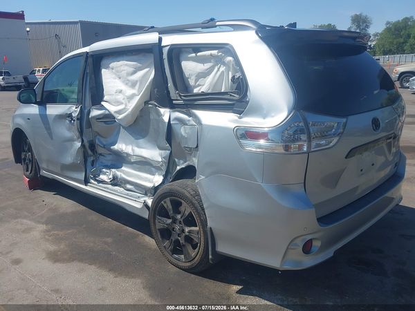 2020 TOYOTA SIENNA SE PREMIUM — I3