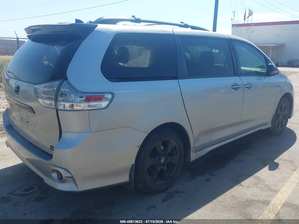 2020 TOYOTA SIENNA SE PREMIUM — I4