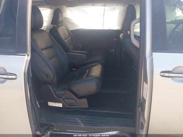 2020 TOYOTA SIENNA SE PREMIUM — I8