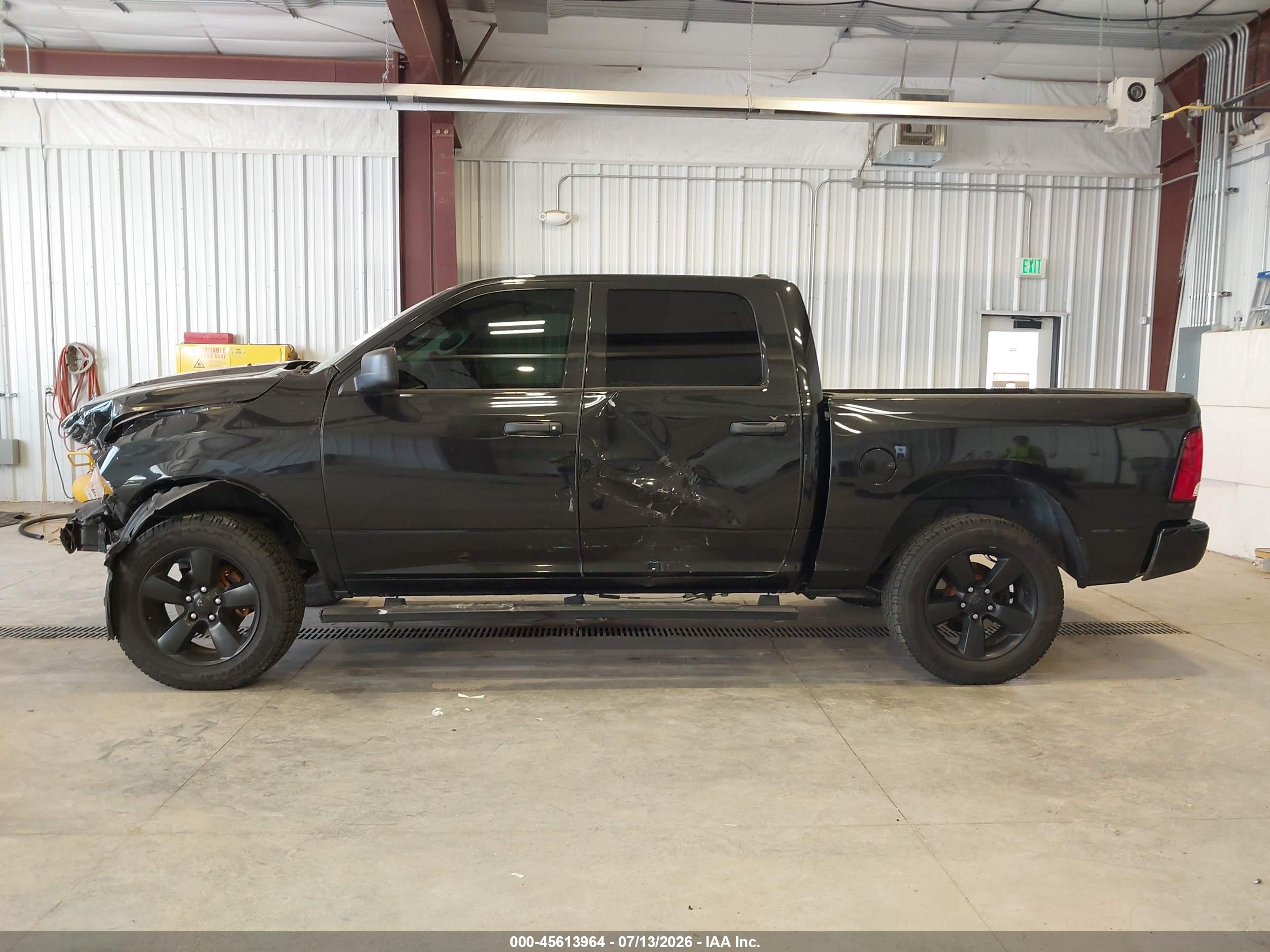 2018 RAM 1500 EXPRESS  4X4 5'7 BOX