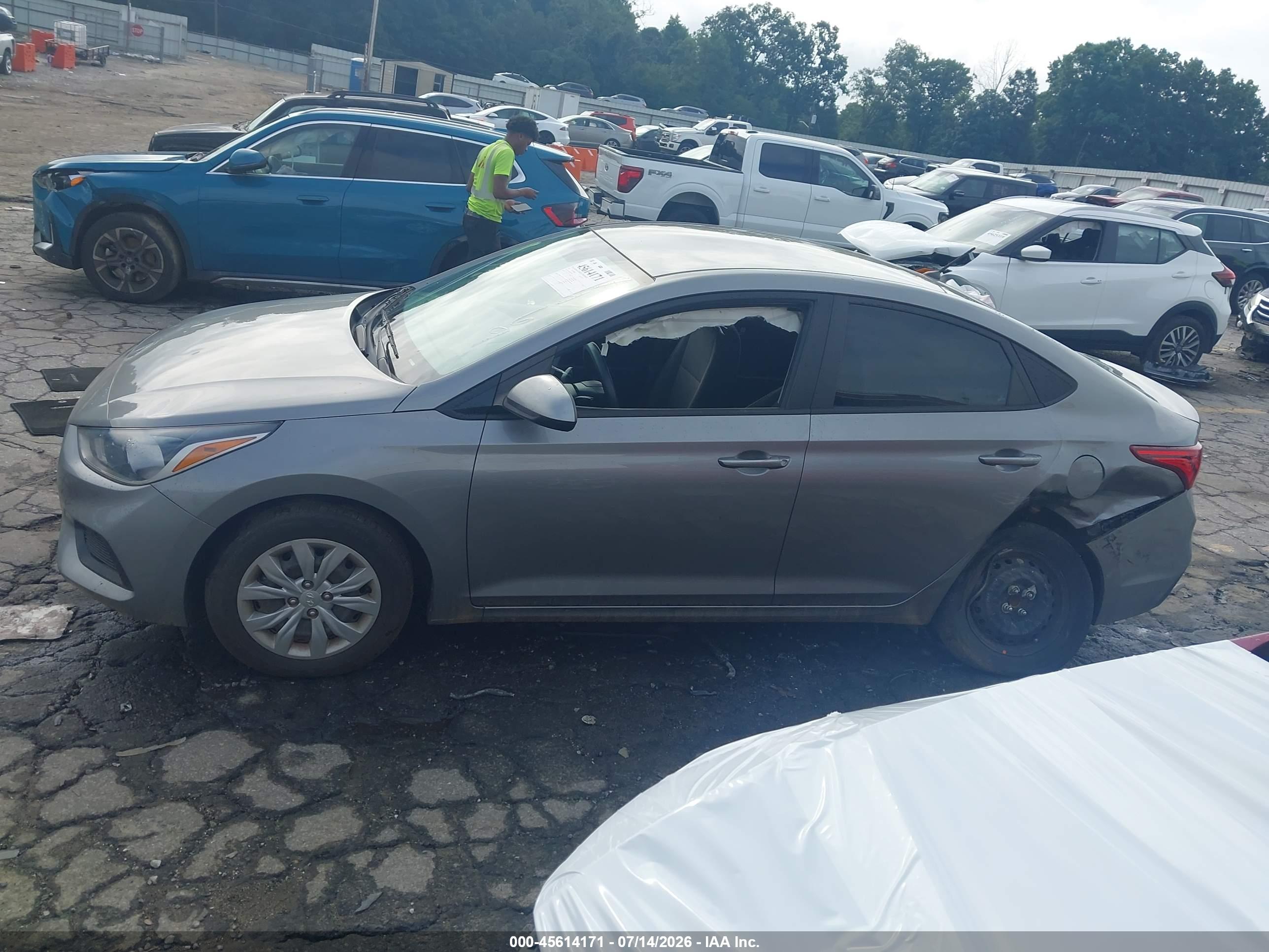 2022 HYUNDAI ACCENT SE