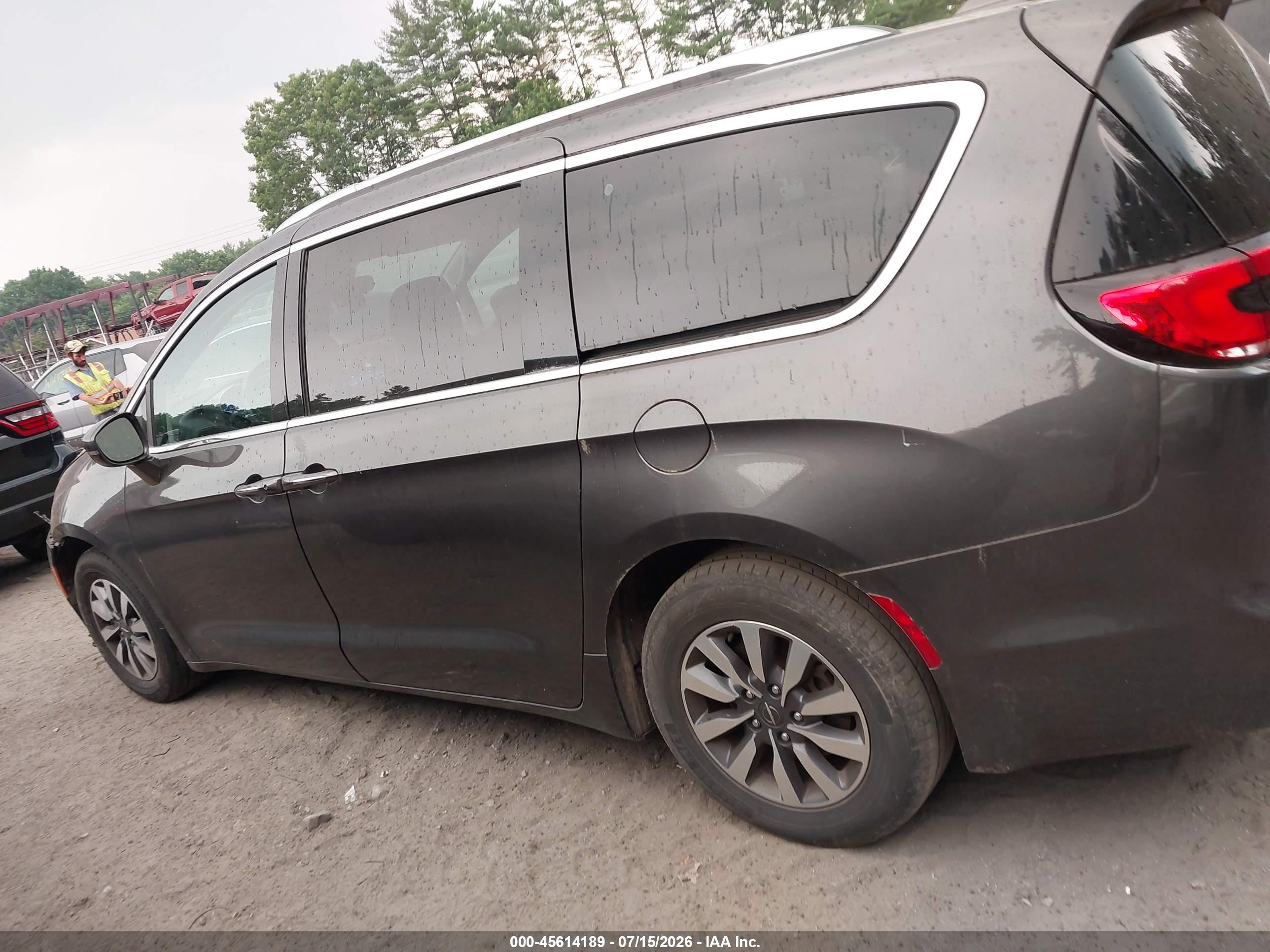 2021 CHRYSLER PACIFICA TOURING L