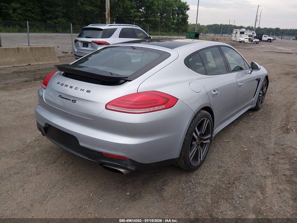 2016 PORSCHE PANAMERA 4