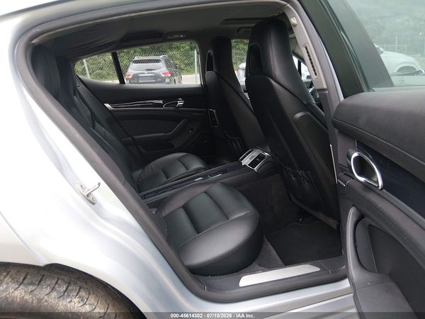 2016 PORSCHE PANAMERA 4