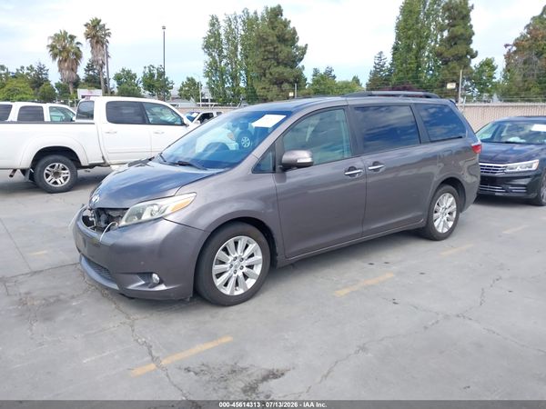 2015 TOYOTA SIENNA — I2
