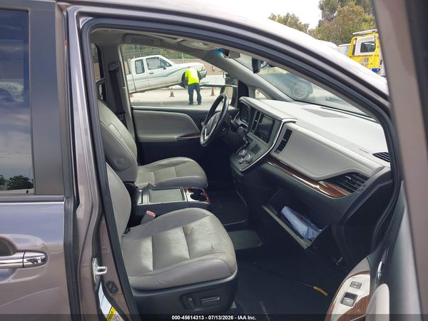 2015 TOYOTA SIENNA — I5
