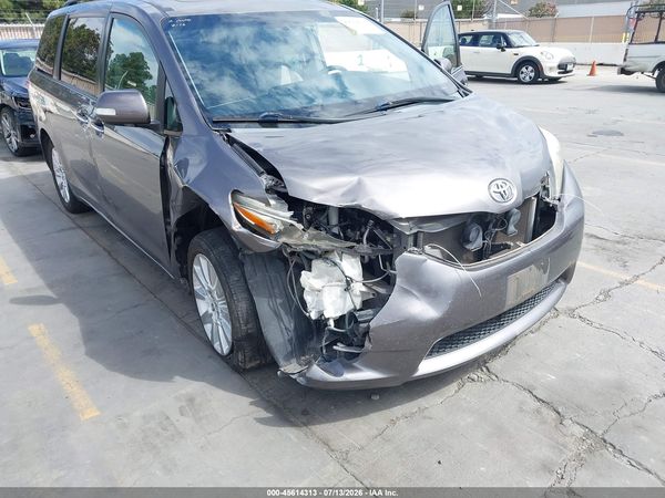 2015 TOYOTA SIENNA — I6