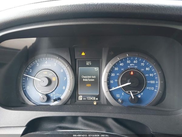 2015 TOYOTA SIENNA — I7