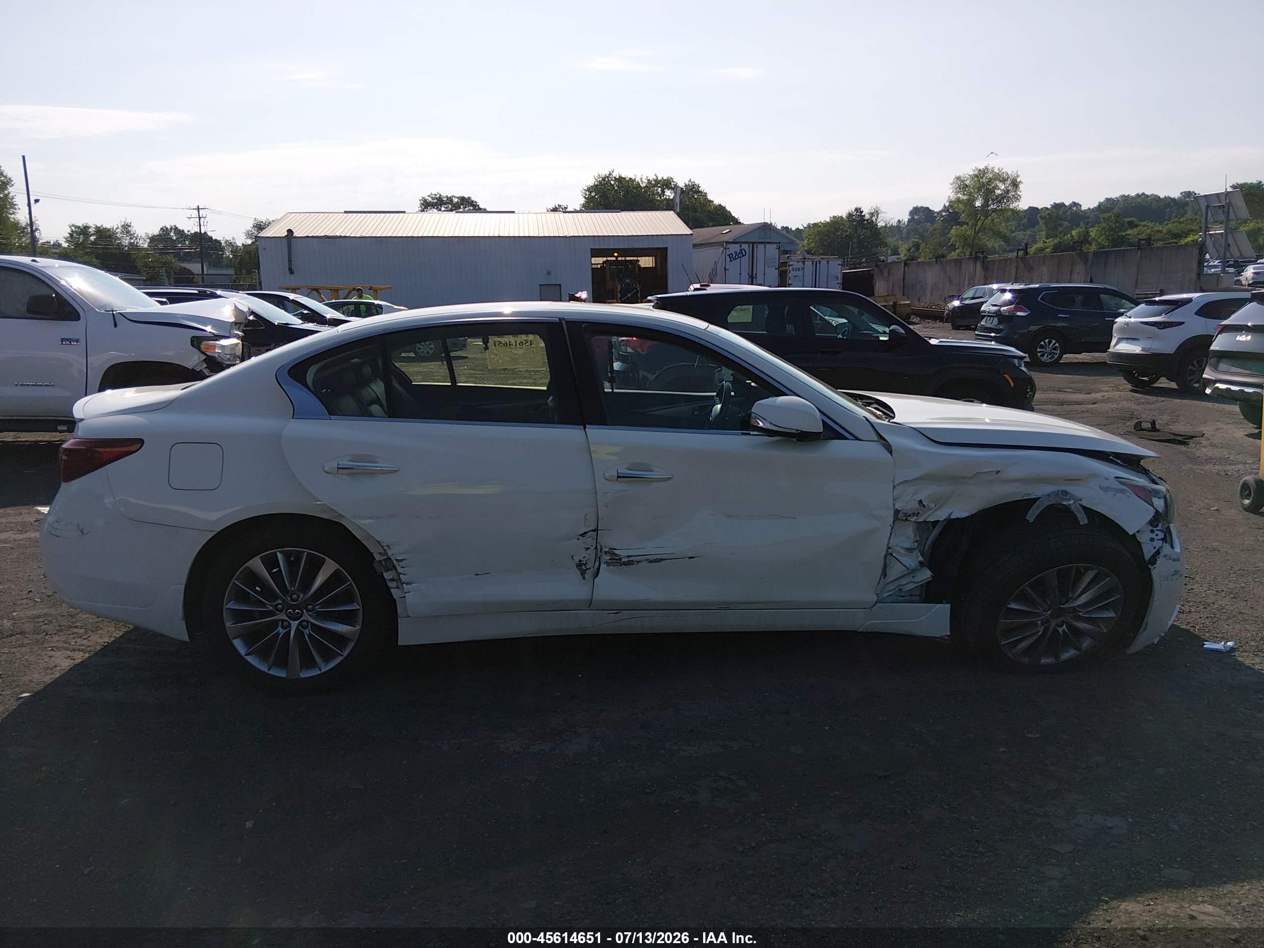 2021 INFINITI Q50 LUXE