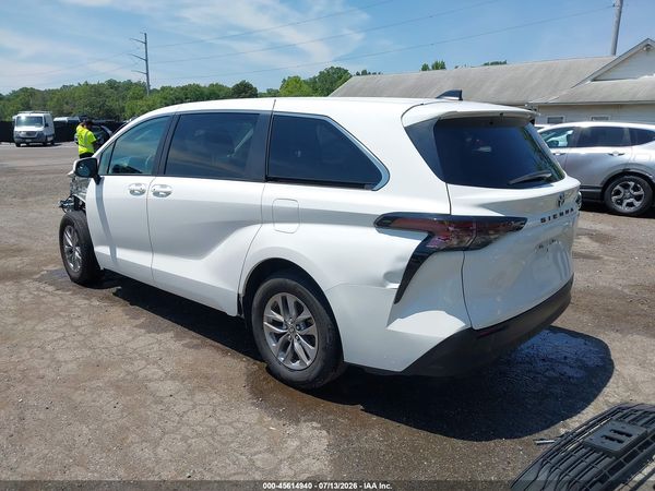 2024 TOYOTA SIENNA LE — I3