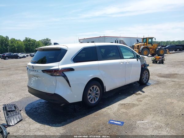 2024 TOYOTA SIENNA LE — I4