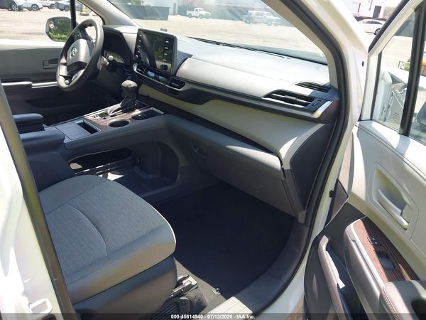 2024 TOYOTA SIENNA LE — I5
