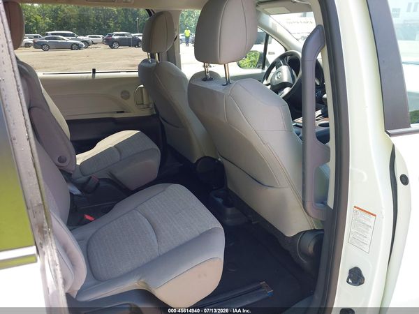 2024 TOYOTA SIENNA LE — I8
