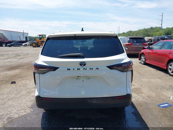 2024 TOYOTA SIENNA LE — I119