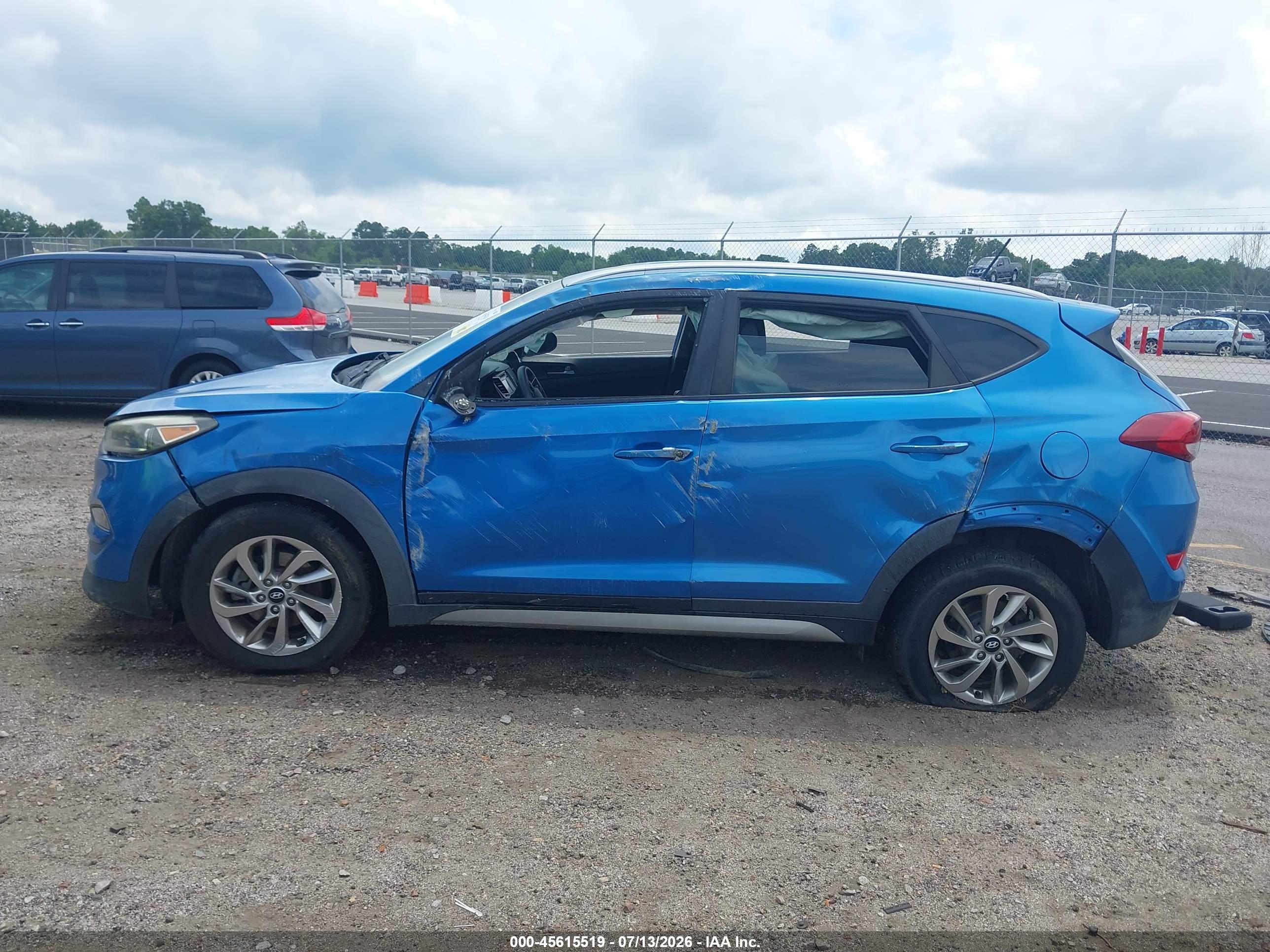 2017 HYUNDAI TUCSON SE