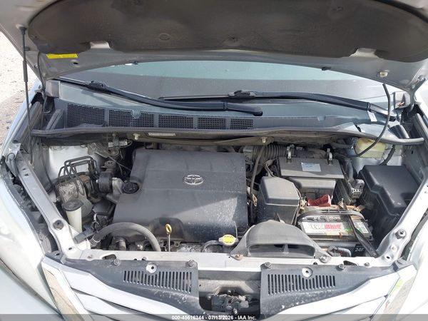 2016 TOYOTA SIENNA LE 8 PASSENGER