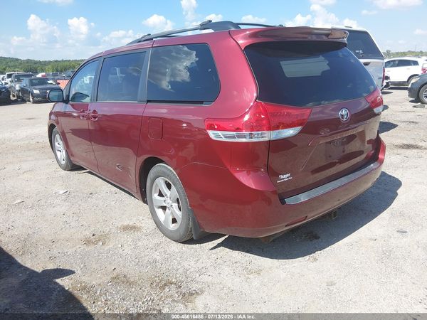 2013 TOYOTA SIENNA LE V6 8 PASSENGER — I3