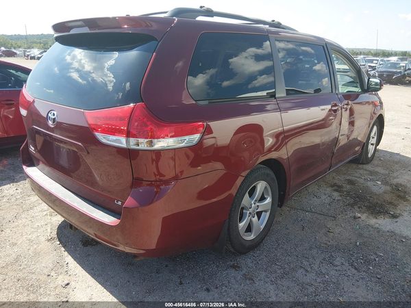 2013 TOYOTA SIENNA LE V6 8 PASSENGER — I4