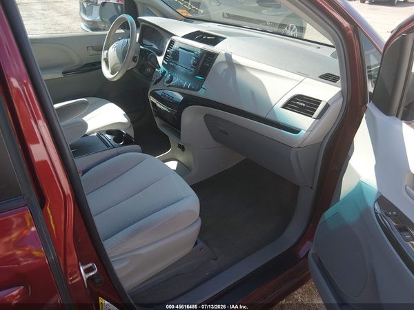 2013 TOYOTA SIENNA LE V6 8 PASSENGER — I5