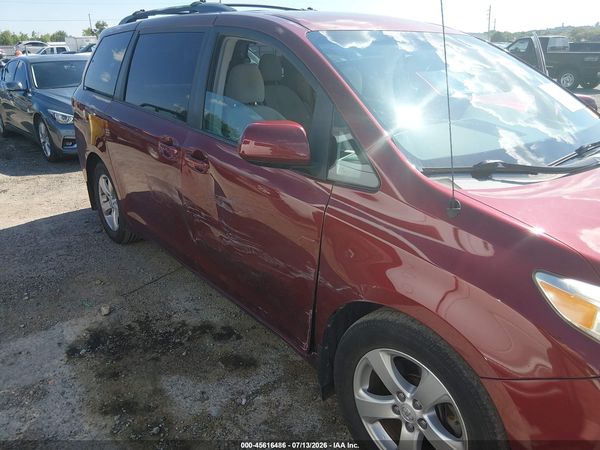 2013 TOYOTA SIENNA LE V6 8 PASSENGER — I6