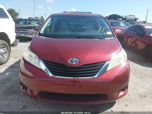 2013 TOYOTA SIENNA LE V6 8 PASSENGER — I115