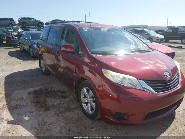 2013 TOYOTA SIENNA LE V6 8 PASSENGER — I116