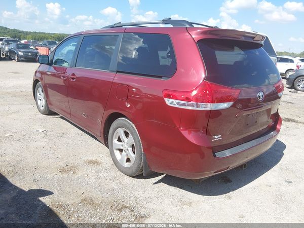 2013 TOYOTA SIENNA LE V6 8 PASSENGER — I117