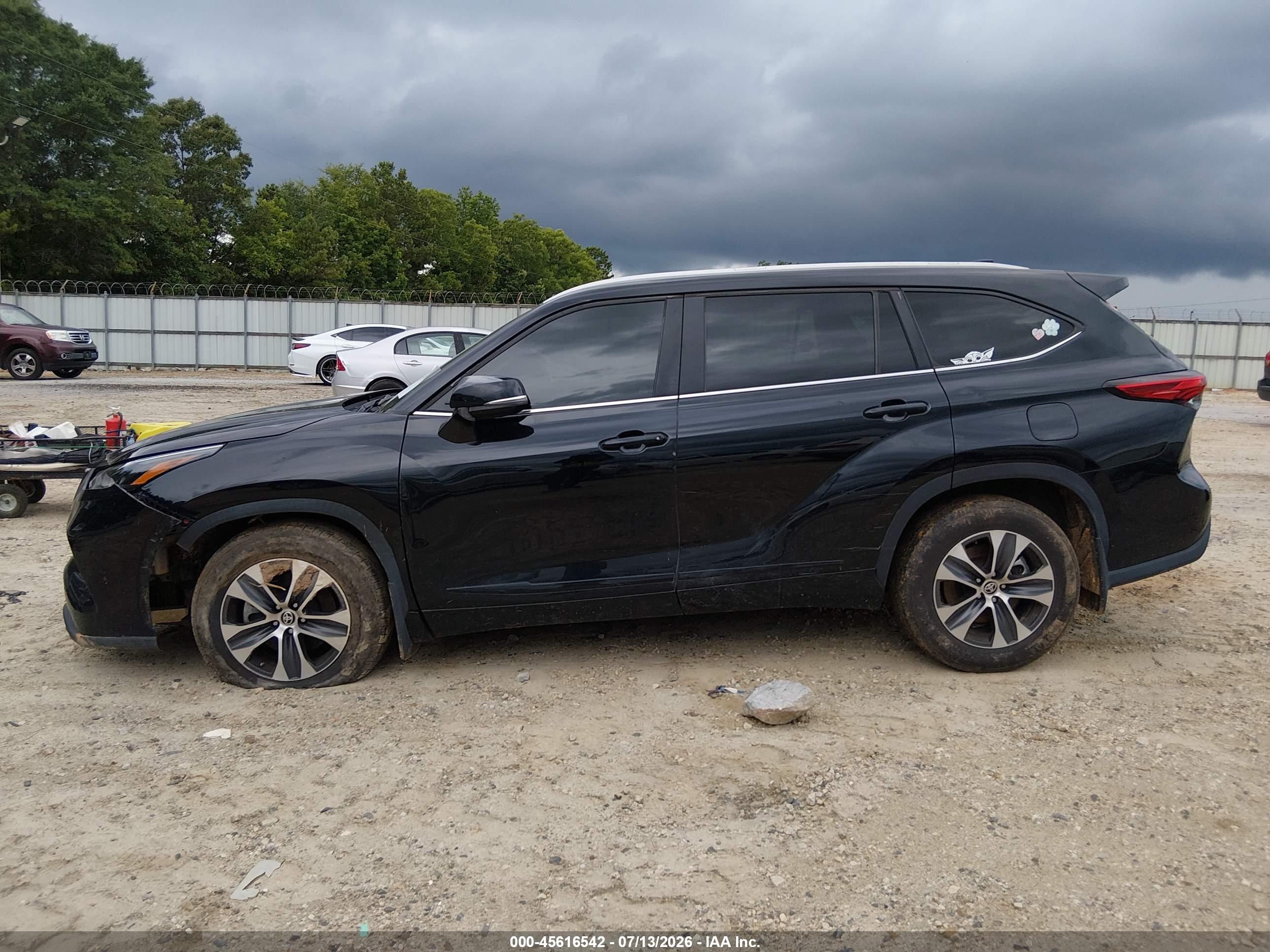 2023 TOYOTA HIGHLANDER XLE