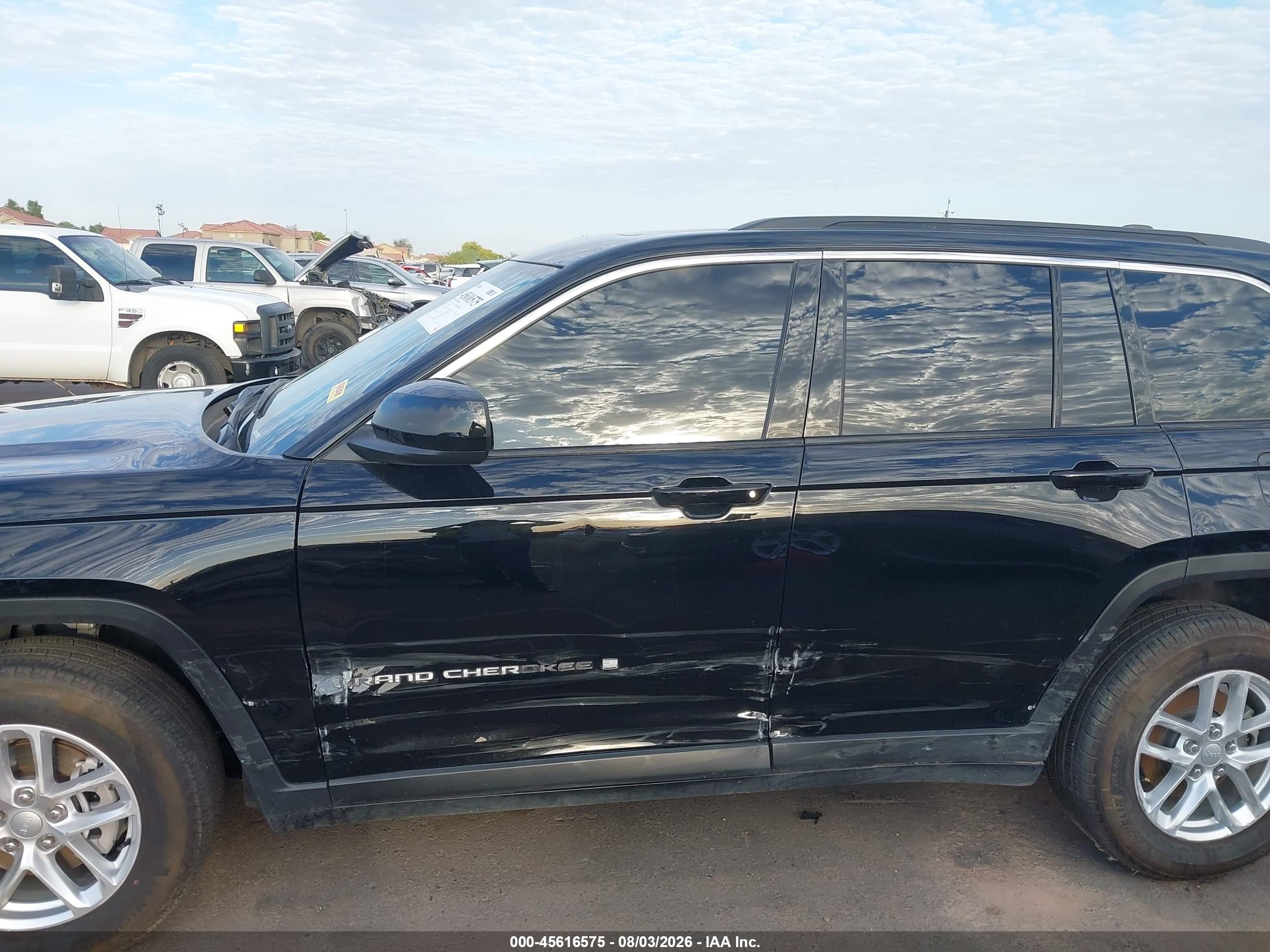 2025 JEEP GRAND CHEROKEE LAREDO X 4X2