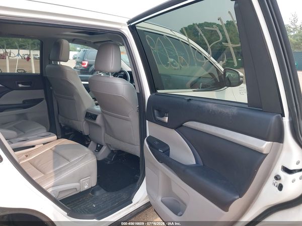 2016 TOYOTA HIGHLANDER XLE V6