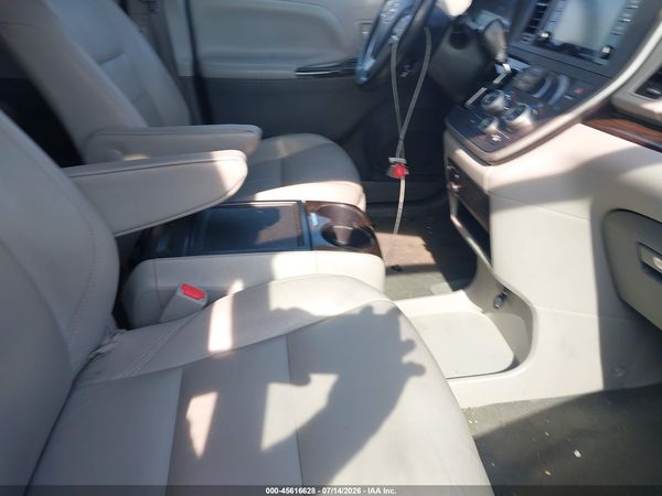 2020 TOYOTA SIENNA XLE — I5