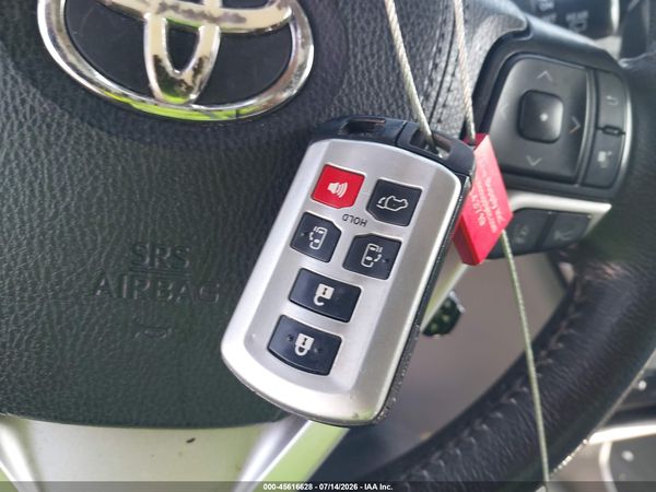 2020 TOYOTA SIENNA XLE — I11
