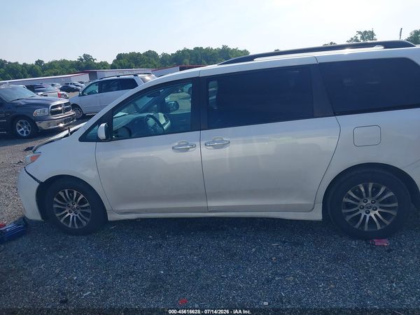 2020 TOYOTA SIENNA XLE — I117
