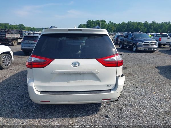 2020 TOYOTA SIENNA XLE — I119