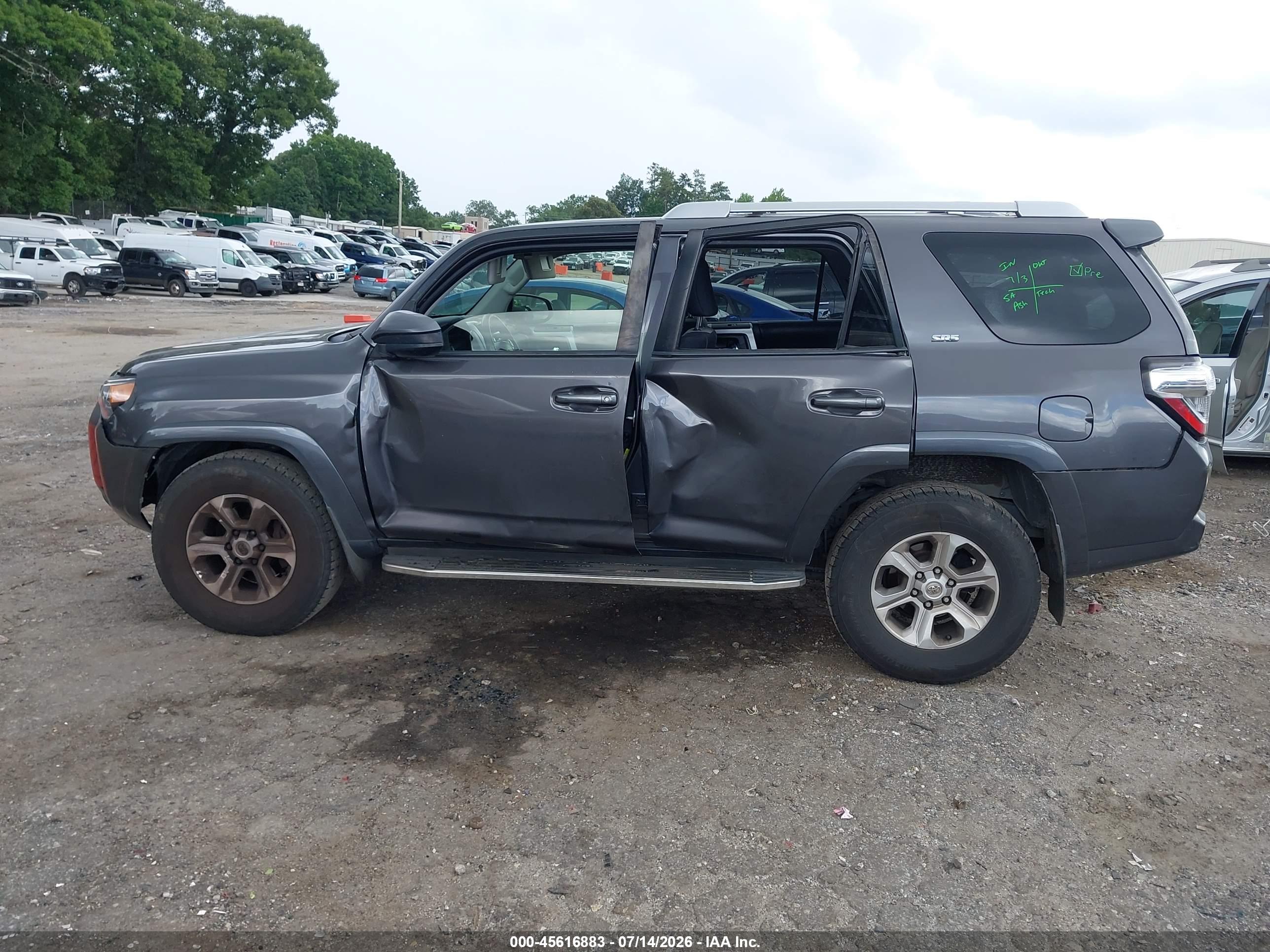 2017 TOYOTA 4RUNNER SR5
