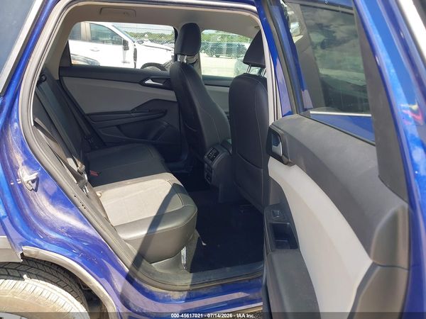 2022 VOLKSWAGEN TAOS 1.5T SE — I8