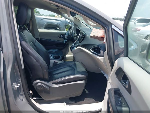 2022 CHRYSLER PACIFICA TOURING L — I5