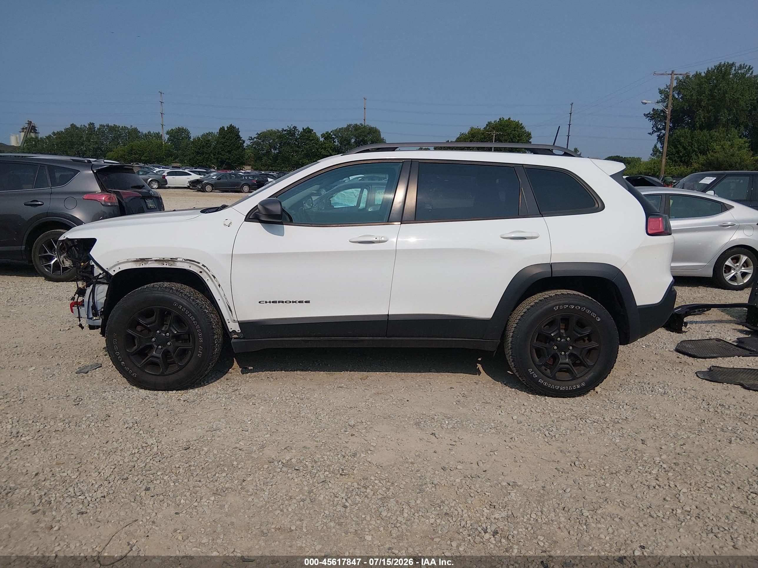 2019 JEEP CHEROKEE TRAILHAWK