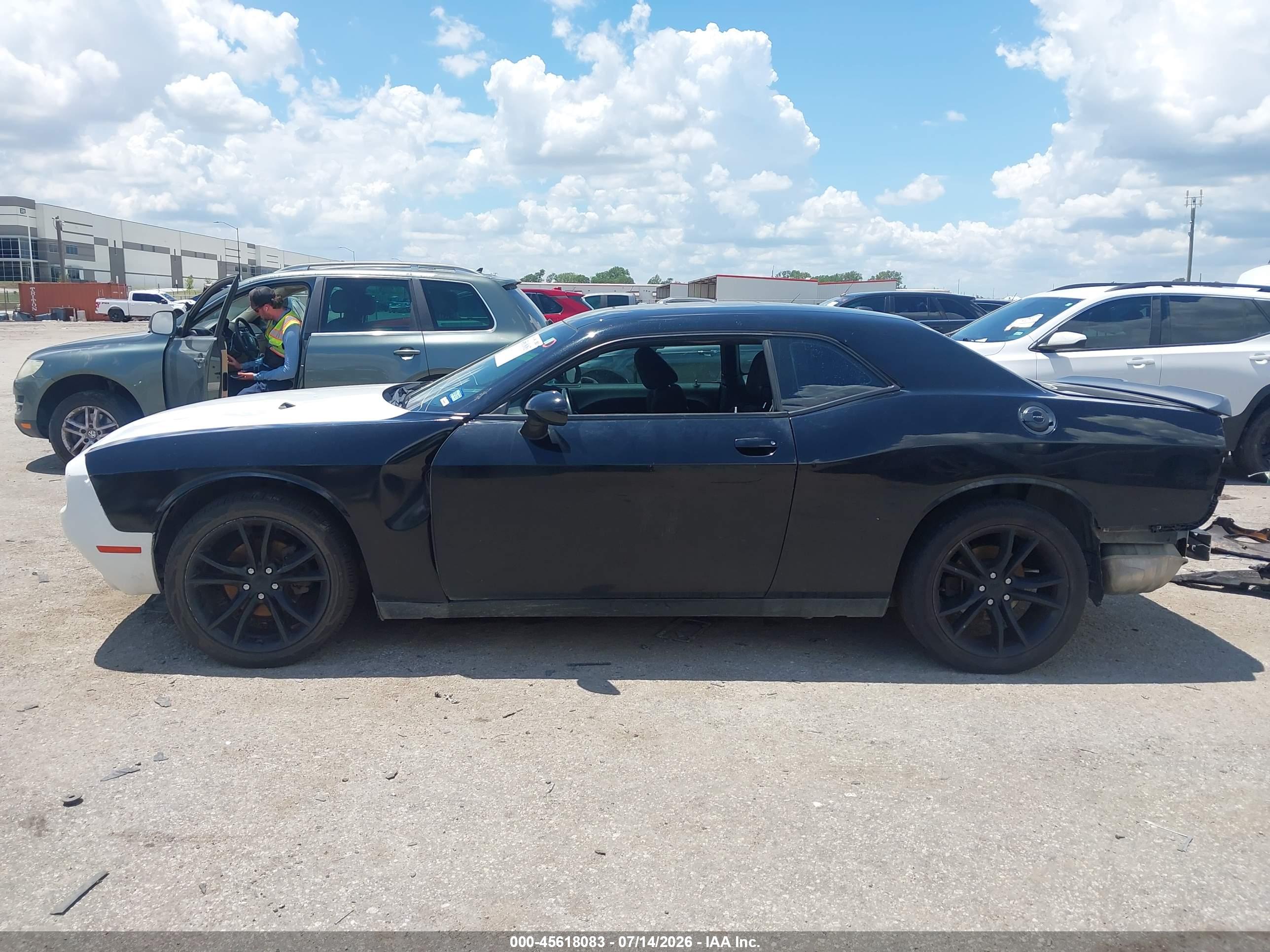 2016 DODGE CHALLENGER SXT