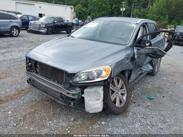 2017 VOLVO XC60 T5 INSCRIPTION