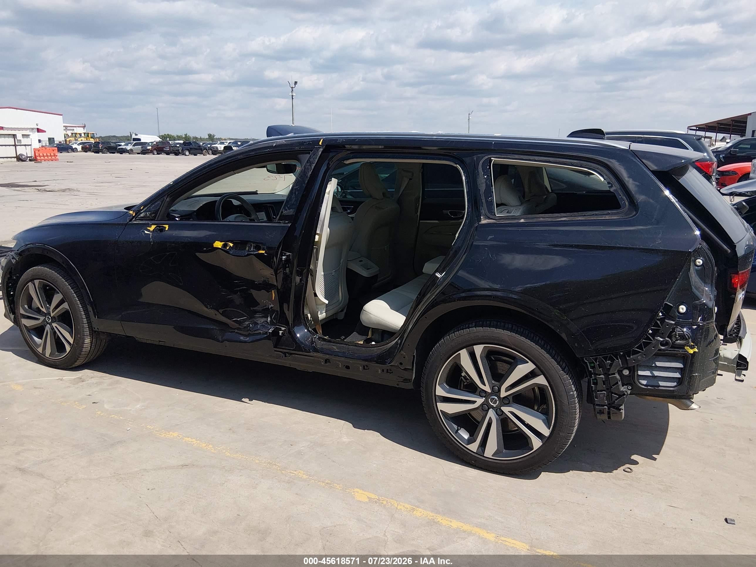 2025 VOLVO V60 CROSS COUNTRY