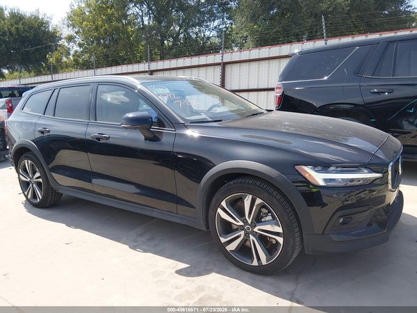 2025 VOLVO V60 CROSS COUNTRY