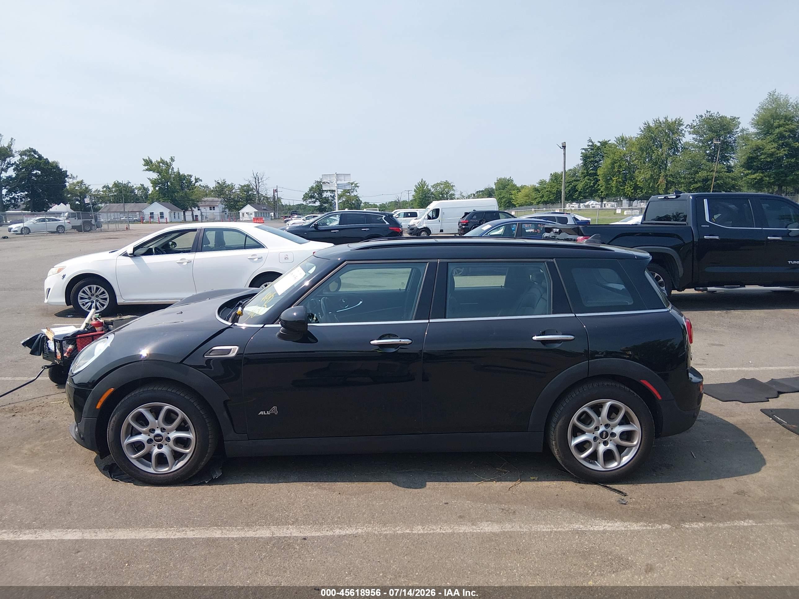 2017 MINI CLUBMAN COOPER