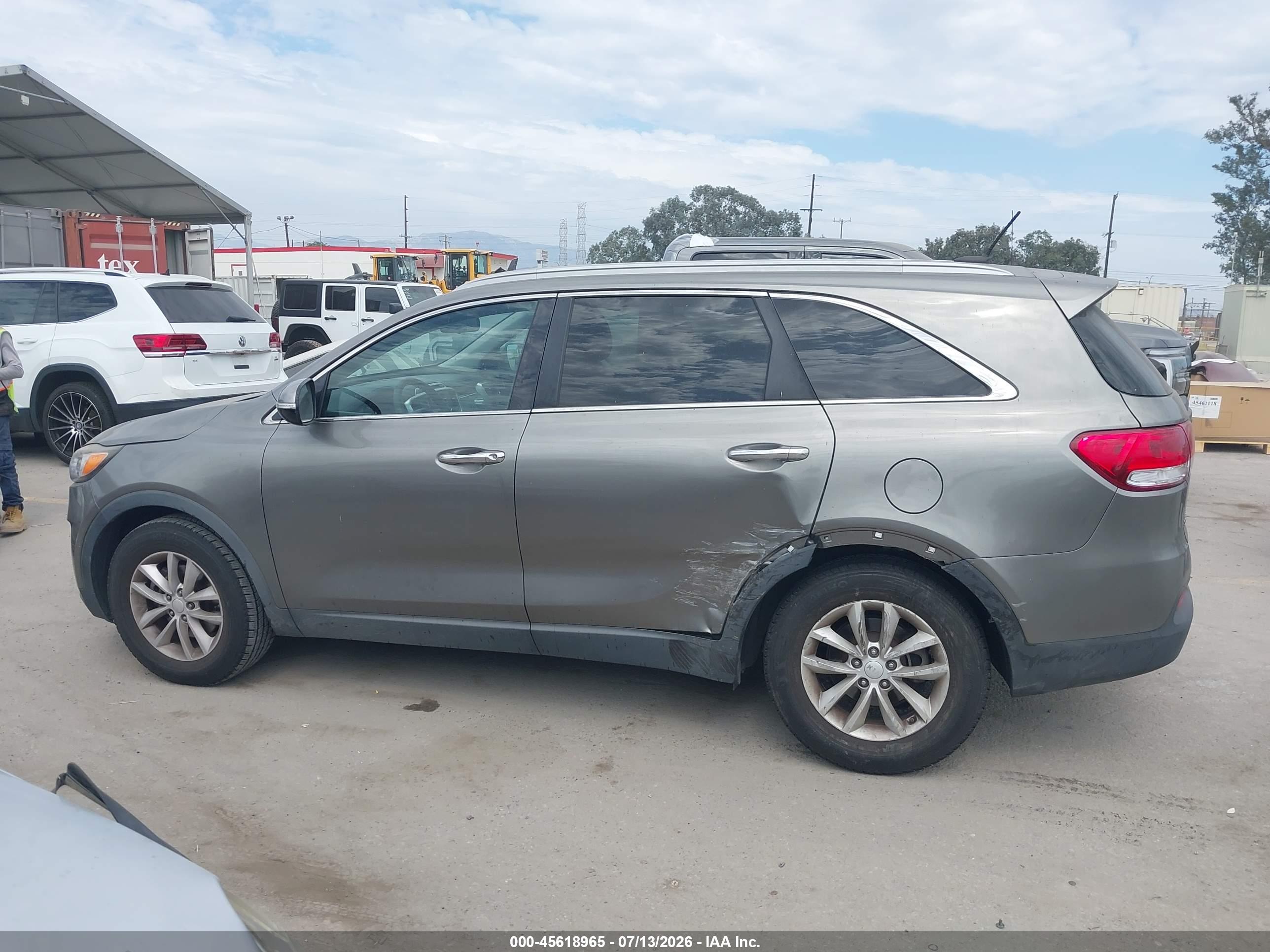 2016 KIA SORENTO 2.4L LX