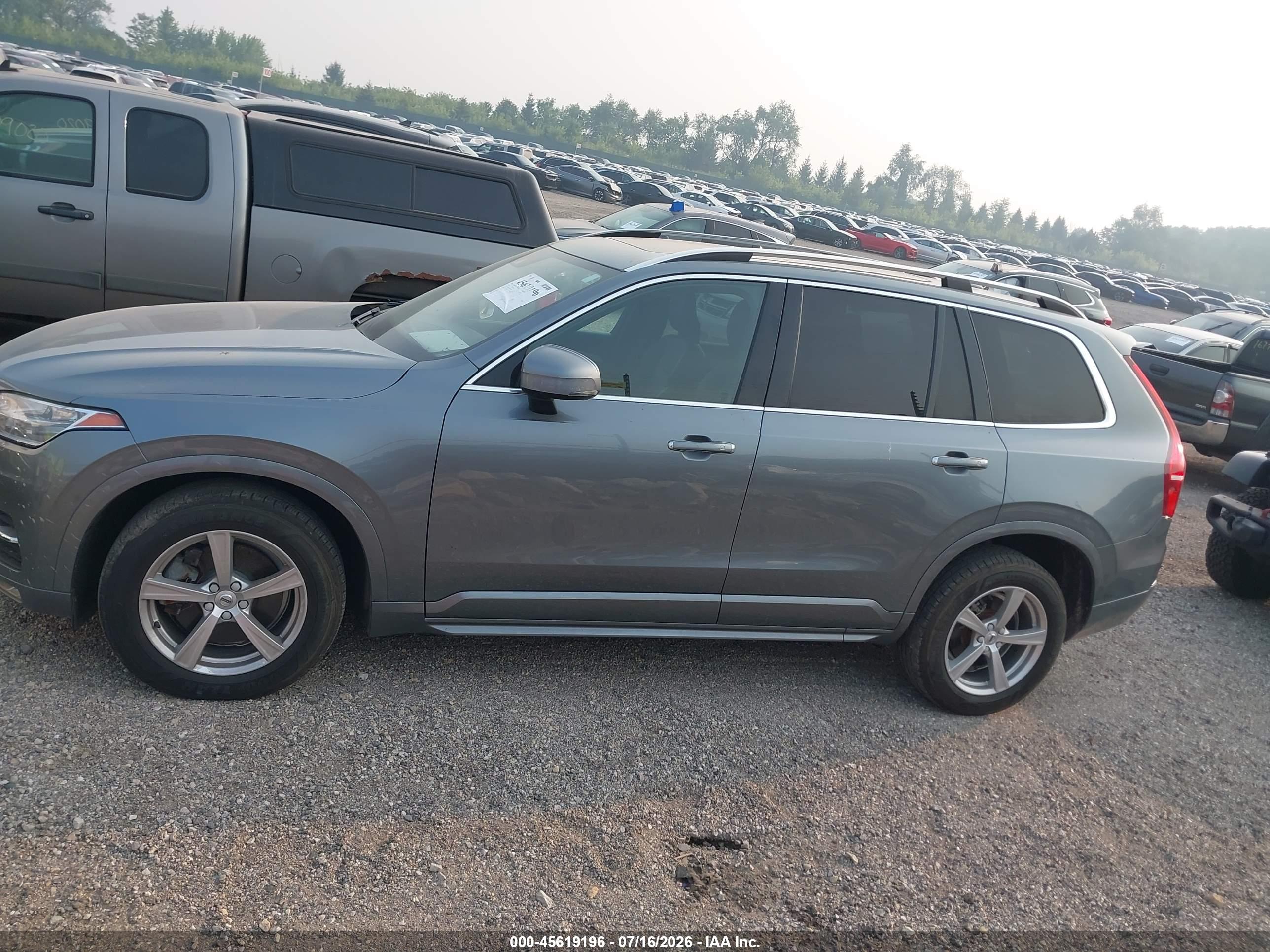 2016 VOLVO XC90 T5 MOMENTUM