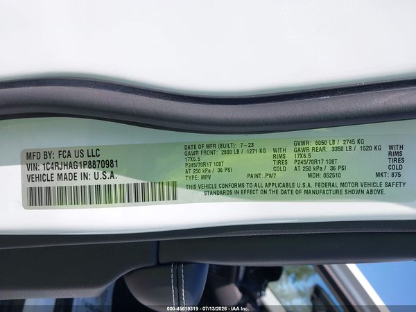 2023 JEEP GRAND CHEROKEE LAREDO 4X4