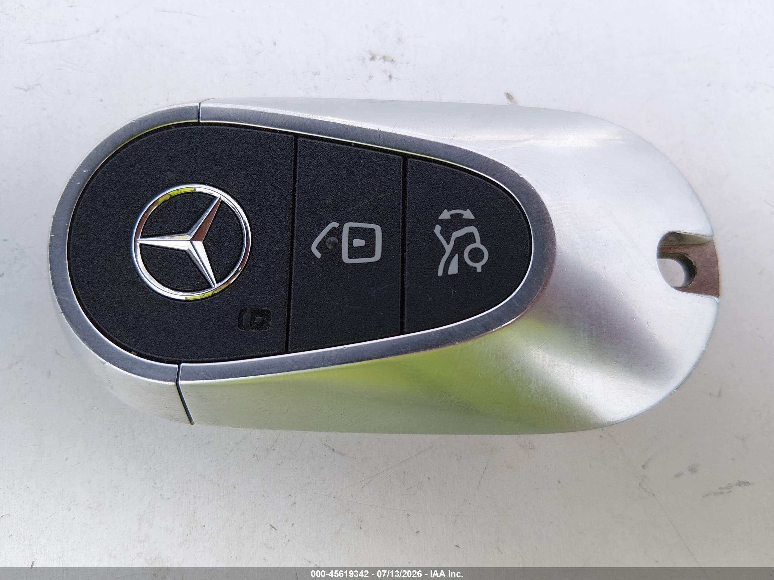 2025 MERCEDES-BENZ C 300 C300